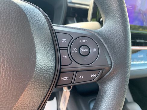 Used 2026 Toyota Corolla LE FWD image 27