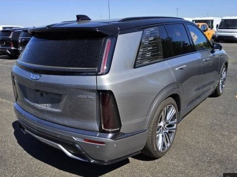 Used 2026 Cadillac Vistiq Platinum w/ LPO, Floor Liner Package AWD/4WD image 2