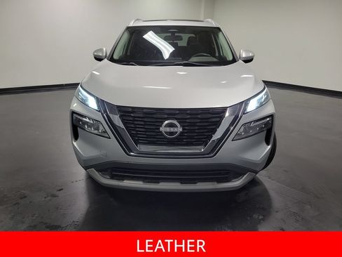 Used 2022 Nissan Rogue SV w/ SV Premium Package FWD image 3