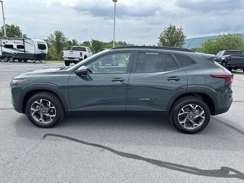 Used 2025 Chevrolet Trax LT w/ Driver Confidence Package FWD image 4