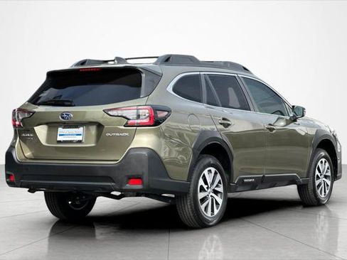 Used 2023 Subaru Outback Premium image 5