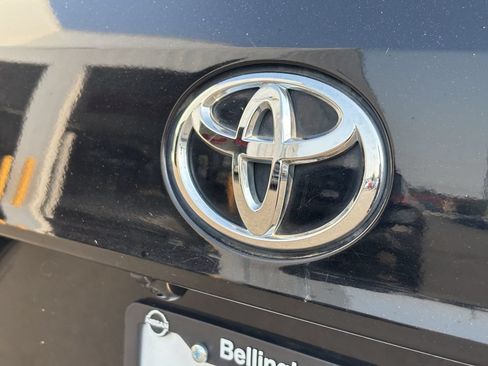 Used 2021 Toyota Highlander XLE AWD/4WD image 10