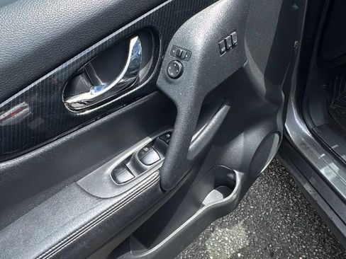 Used 2018 Nissan Rogue SL AWD/4WD image 9