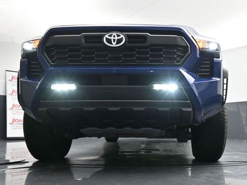 Used 2024 Toyota Tacoma TRD Off-Road image 19