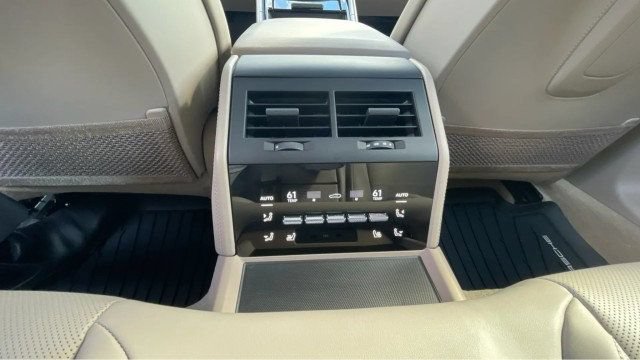 Used 2025 Porsche Panamera 4 w/ Premium Package AWD/4WD image 15