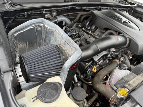 Used 2016 Toyota Tacoma TRD Off-Road w/ Premium & Technology Package AWD/4WD image 33