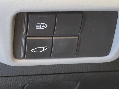 Used 2020 Toyota Highlander XLE AWD/4WD image 33