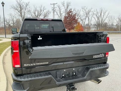 Used 2024 Chevrolet Silverado 2500 High Country w/ High Country Premium Package image 9