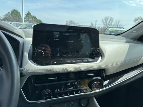 Used 2023 Nissan Rogue SL w/ SL Premium Package image 25