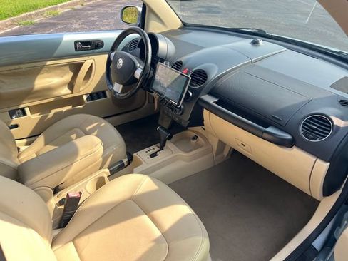 Used 2010 Volkswagen Beetle Convertible FWD image 5