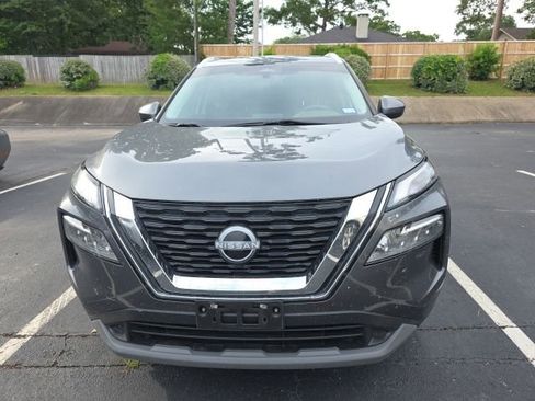 Used 2023 Nissan Rogue SV w/ SV Premium B Package FWD image 2