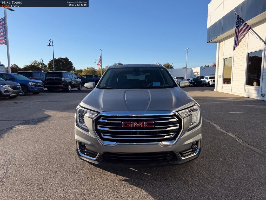 Used 2024 GMC Terrain SLT w/ Infotainment Package II FWD image 2