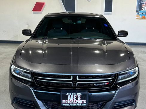 Used 2017 Dodge Charger SE RWD image 2