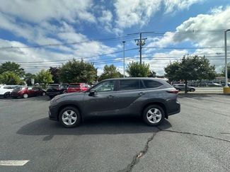 Certified 2024 Toyota Highlander LE video 4