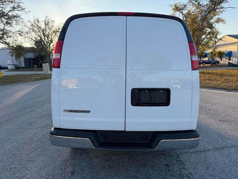 Used 2025 Chevrolet Express 2500 w/ Driver Convenience Package image 9