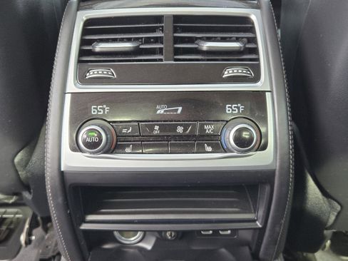 Used 2022 BMW 740i image 28