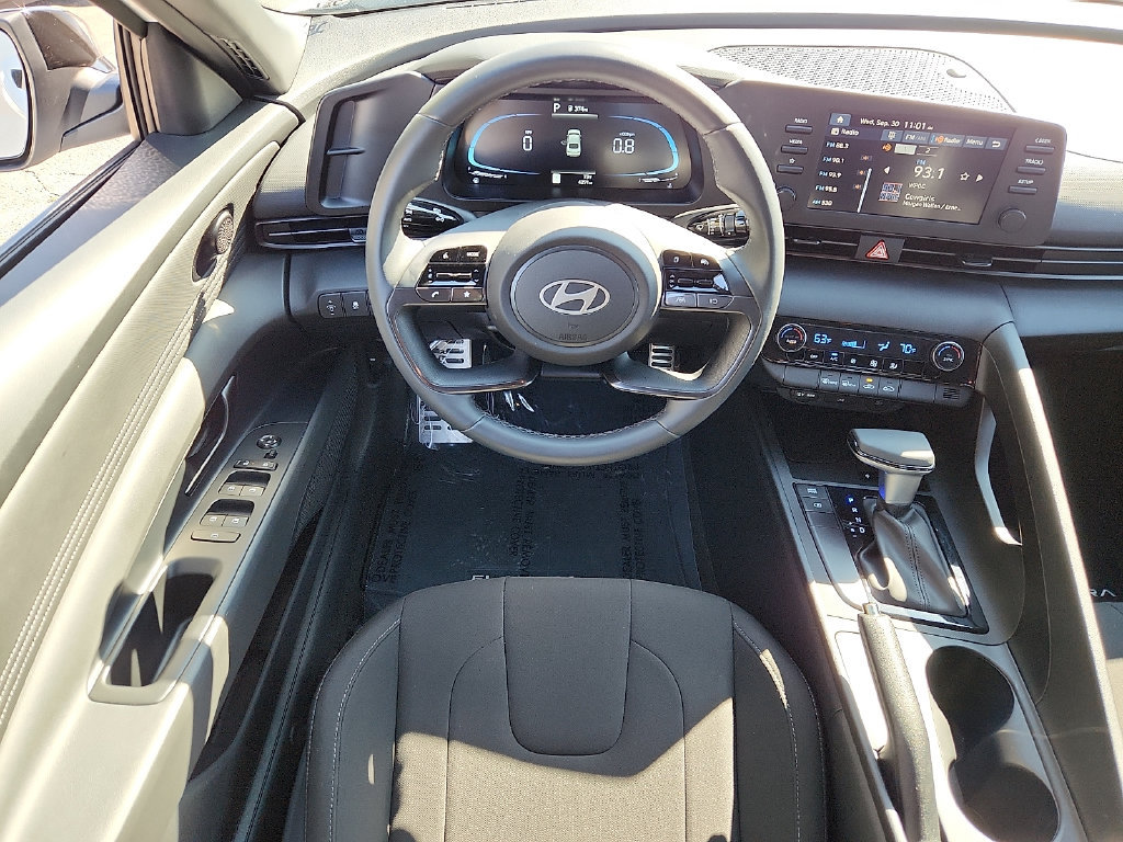 Used 2026 Hyundai Elantra Sport FWD image 11