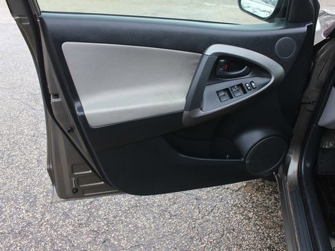 Used 2009 Toyota RAV4 4WD image 28