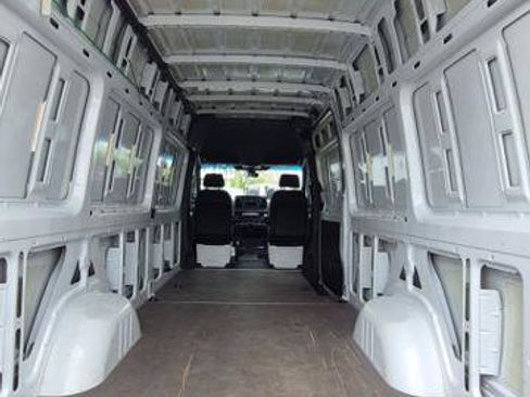 Used 2021 Mercedes-Benz Sprinter 2500 image 12