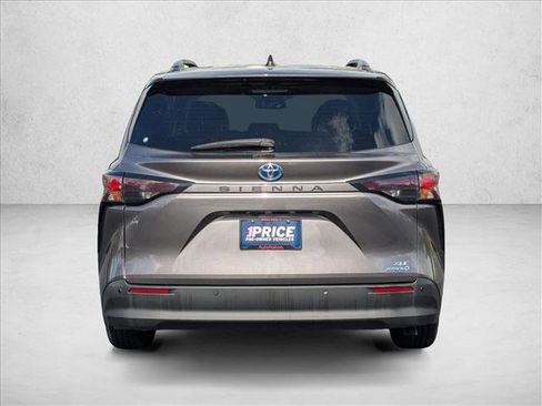 Used 2024 Toyota Sienna XLE image 6