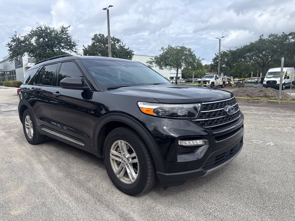 Used 2023 Ford Explorer XLT w/ Equipment Group 202A RWD image 3