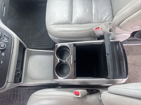 Used 2015 Toyota Sienna XLE w/ XLE Navigation Package AWD/4WD image 23