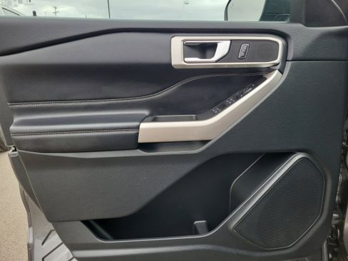 Used 2023 Ford Explorer XLT w/ Equipment Group 202A image 18