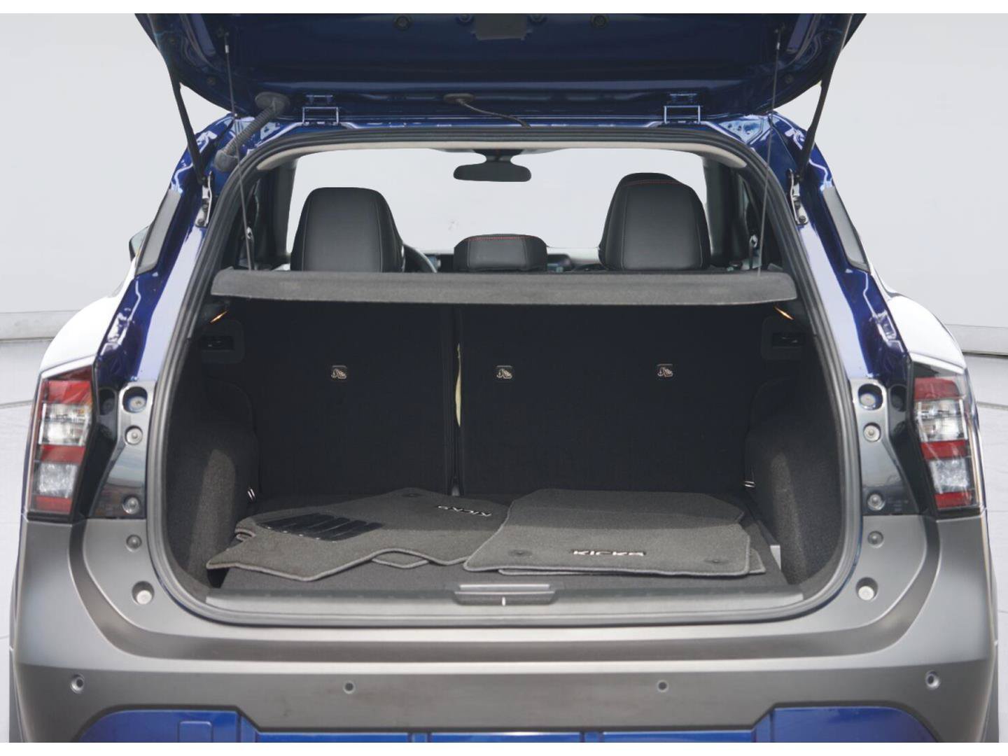 Used 2026 Nissan Kicks SR w/ SR Premium Package FWD image 32