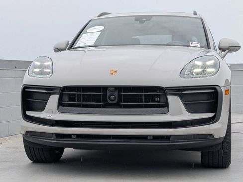 Certified 2024 Porsche Macan image 8