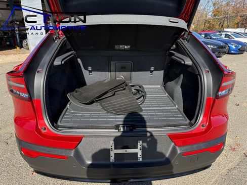 Used 2024 Volvo C40 P8 Recharge Ultimate w/ Protection Package Premier image 17