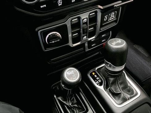 Used 2023 Jeep Wrangler Sahara w/ Cold Weather Group image 16