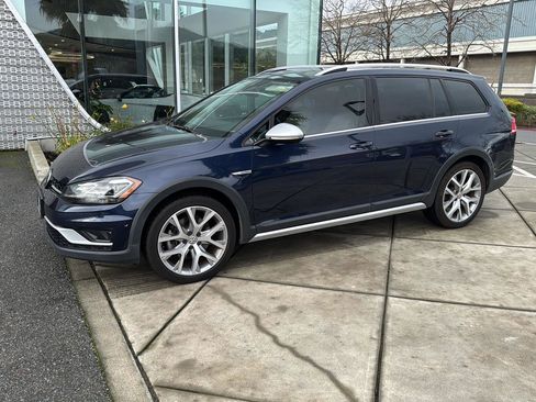 Used 2019 Volkswagen Golf Alltrack SE image 1