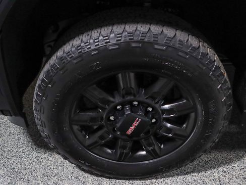 Used 2024 GMC Sierra 2500 AT4 w/ AT4 Premium Plus Package AWD/4WD image 11