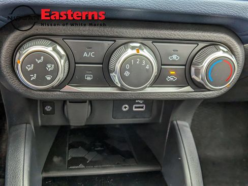 New 2025 Nissan Versa SV w/ Trunk Package image 20