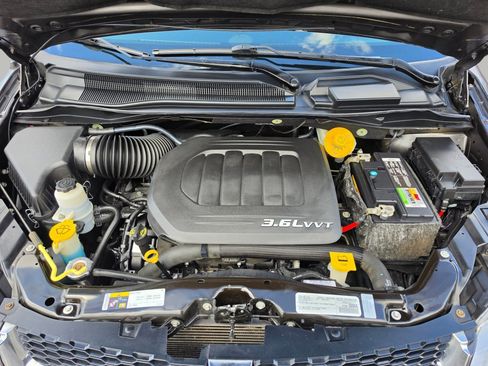 Used 2016 Dodge Grand Caravan SE FWD image 19