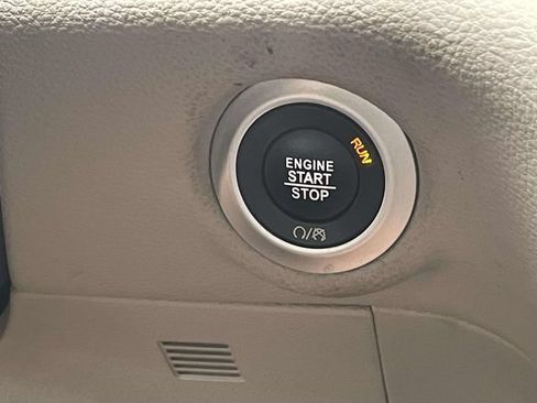 Used 2022 Chrysler Pacifica Touring-L FWD image 26