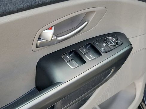 Used 2020 Kia Sedona LX FWD image 14