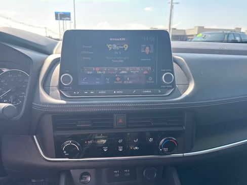Used 2025 Nissan Rogue S AWD/4WD image 30