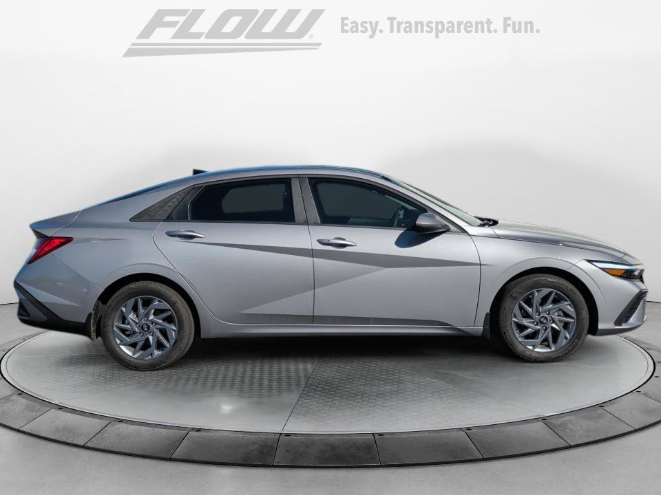 Used 2026 Hyundai Elantra Hybrid FWD image 8