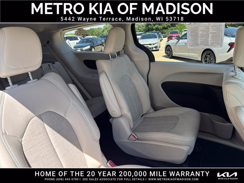 Used 2018 Chrysler Pacifica Touring Plus FWD image 42