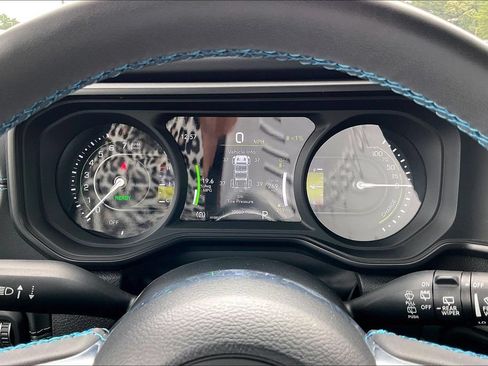 Used 2024 Jeep Wrangler High Altitude AWD/4WD image 15