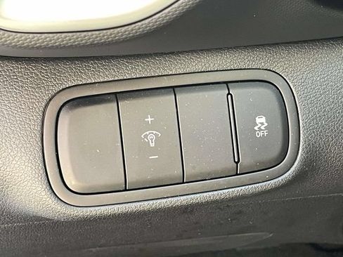 Used 2026 Hyundai Venue SE FWD image 18