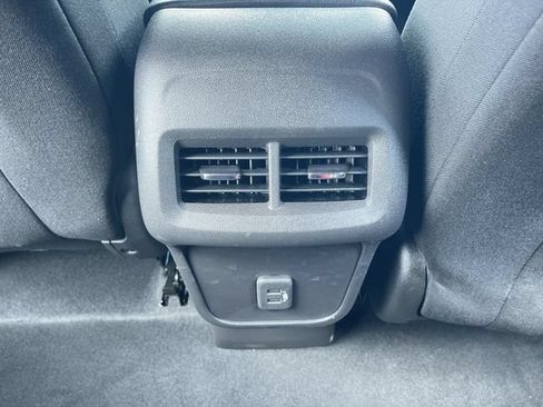Used 2024 Chevrolet Equinox LT FWD image 20