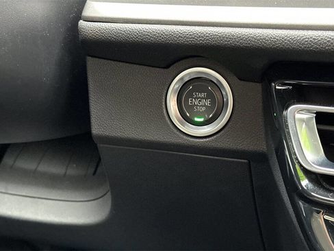 Used 2025 Chevrolet Traverse LT image 23