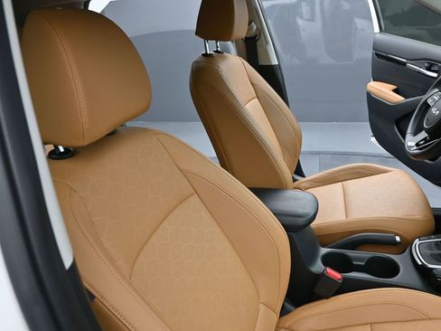 Used 2024 Kia Seltos EX image 17