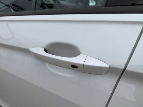 Used 2023 Volkswagen Tiguan SE R-Line image 38