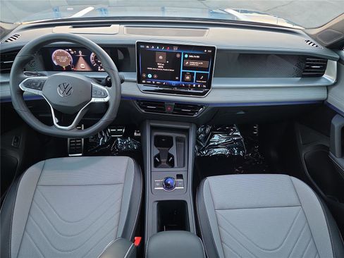 New 2025 Volkswagen Tiguan SE R-Line image 13