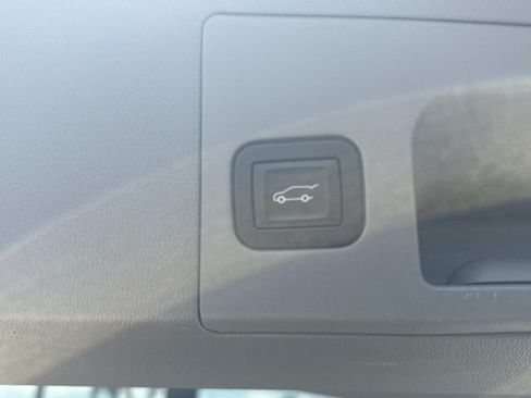 Certified 2025 Cadillac XT5 Luxury FWD image 12