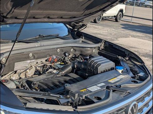 Used 2022 Volkswagen Atlas SEL R-Line image 24