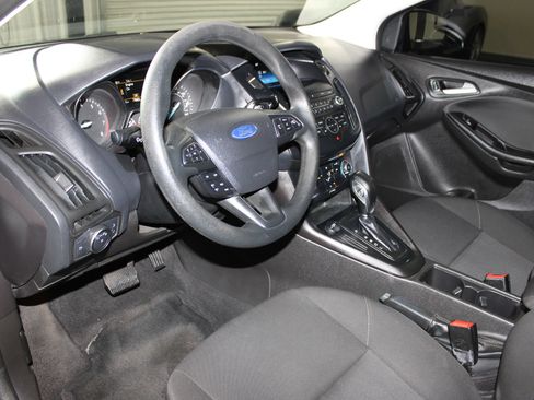 Used 2018 Ford Focus SE FWD image 22